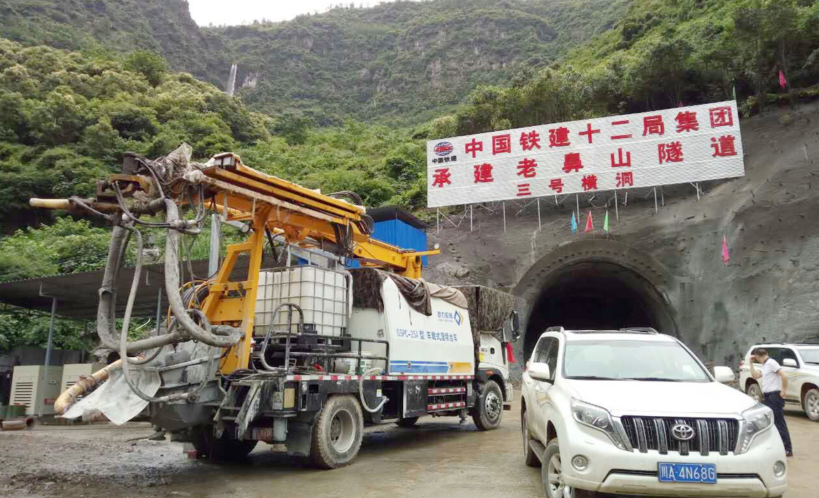 中鐵十二局老鼻山隧道